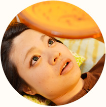 1.　顔の筋肉のバランスを考えた鍼を行う。（皮膚科医師とその効果を検証しています。）